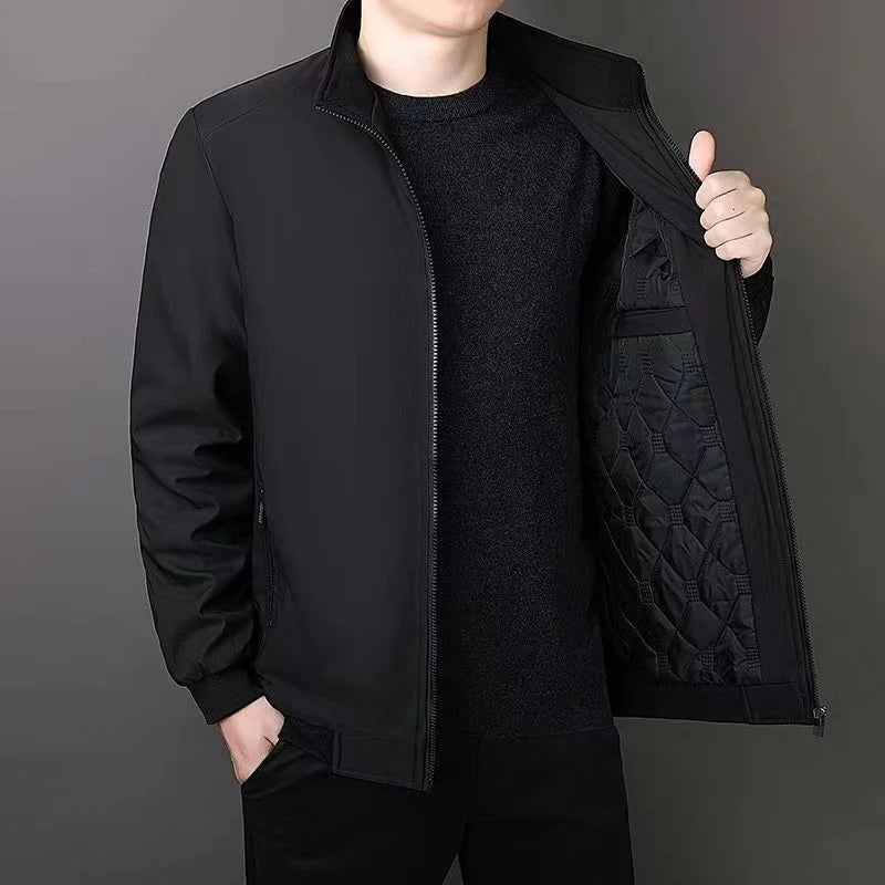 Jaqueta Masculina Cold Sweden Romenzi RZ169 com forro acolchoado, tecido macio e design resistente para proteção e estilo.