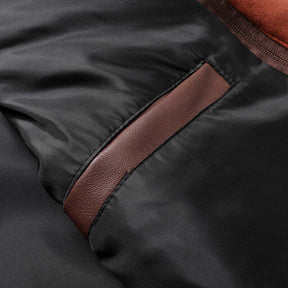 Jaqueta Masculina de Couro Original Romenzi RZ125 em couro genuíno com capuz removível, design elegante e qualidade premium, perfeita para conforto e estilo.