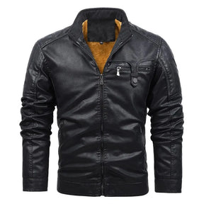 Jaqueta Masculina de Couro Romenzi RZ140 com acabamento em couro premium, interior luxuoso em veludo e design sofisticado para estilo intemporal.