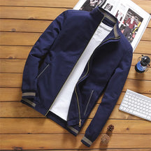 Jaqueta Masculina Milano Romenzi RZ166 destacando design sofisticado e materiais de alta qualidade.