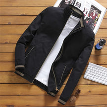 Jaqueta Masculina Milano Romenzi RZ166 destacando design sofisticado e materiais de alta qualidade.