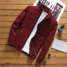 Jaqueta Masculina Milano Romenzi RZ166 destacando design sofisticado e materiais de alta qualidade.