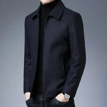 Jaqueta Masculina Outward Romenzi RZ149 com design sofisticado, conforto premium e alta durabilidade.