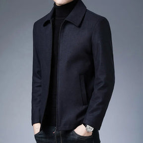 Jaqueta Masculina Outward Romenzi RZ149 com design sofisticado, conforto premium e alta durabilidade.