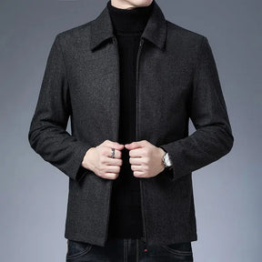 Jaqueta Masculina Outward Romenzi RZ149 com design sofisticado, conforto premium e alta durabilidade.