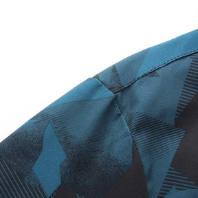 Jaqueta Masculina Street Draft Romenzi RZ209, possui design moderno, forro acolchoado para isolamento térmico e conforto máximo.