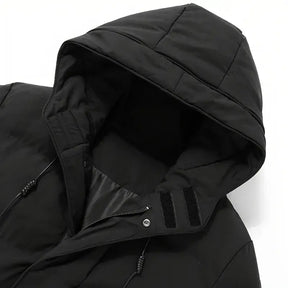 Jaqueta Puffer Longa Masculina Romenzi RZ135 com tecido premium, impermeável e detalhes refinados, perfeita para conforto e proteção contra o frio.