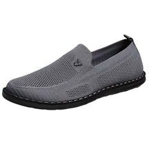 Mocassim Masculino Aero Romenzi RZ730 em detalhe, mocassim leve em materiais de alta qualidade que oferece conforto, durabilidade e estilo sofisticado.