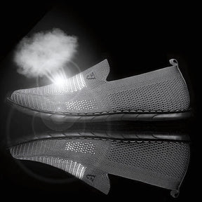 Mocassim Masculino Aero Romenzi RZ730 em detalhe, mocassim leve em materiais de alta qualidade que oferece conforto, durabilidade e estilo sofisticado.