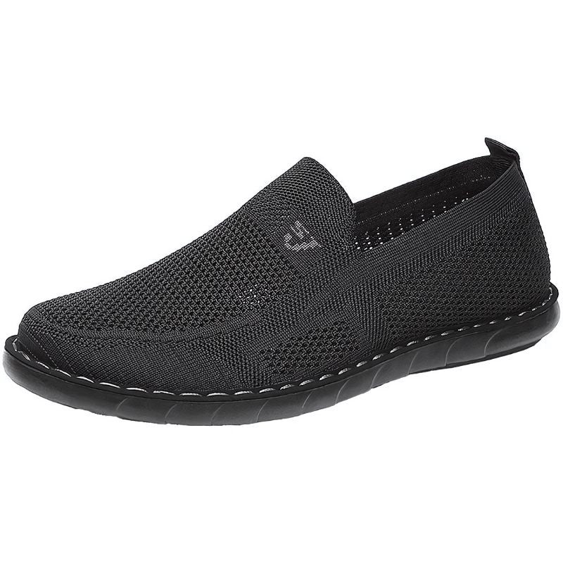 Mocassim Masculino Aero Romenzi RZ730 em detalhe, mocassim leve em materiais de alta qualidade que oferece conforto, durabilidade e estilo sofisticado.