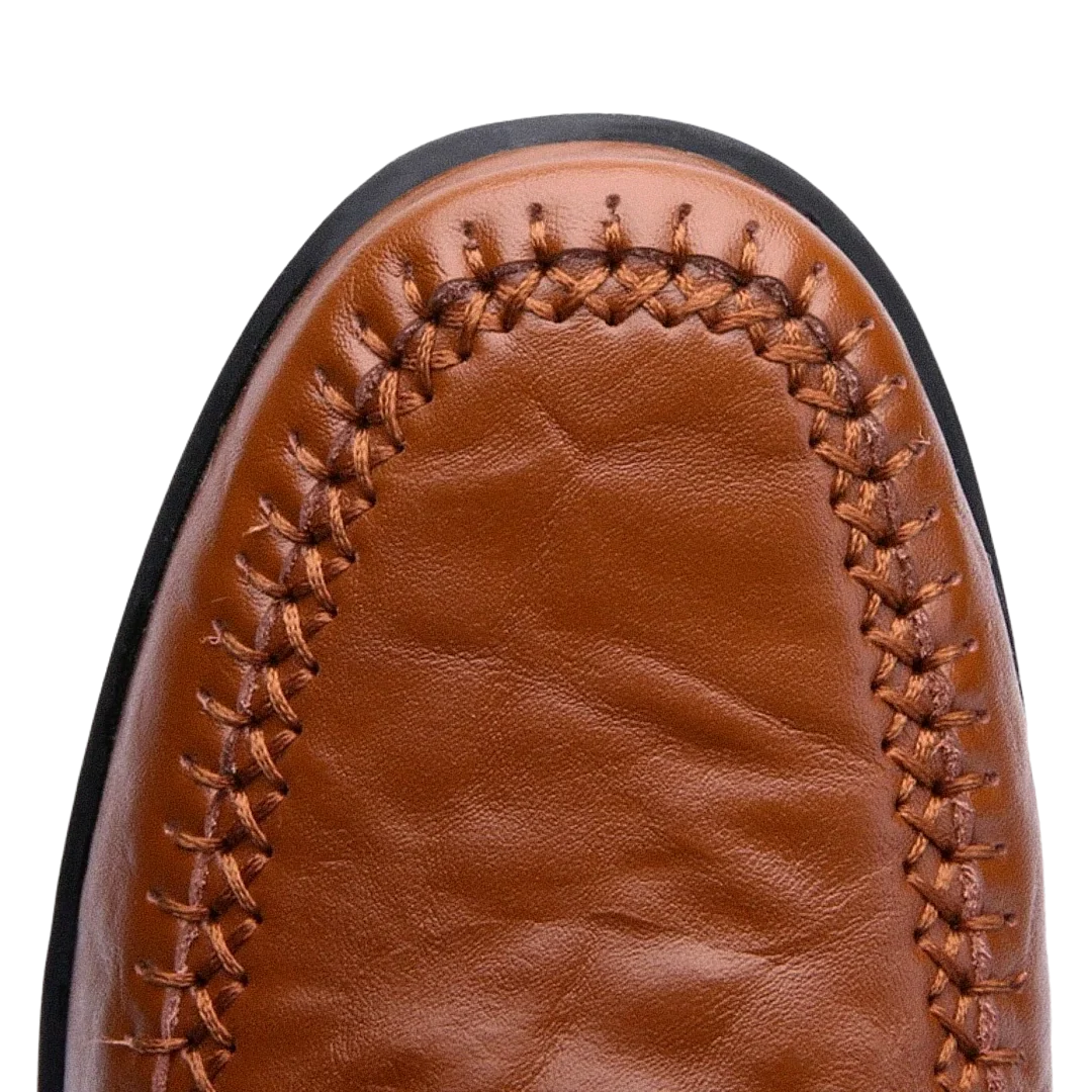 Mocassim Masculino Cannes Romenzi RZ731 em detalhe, calçado premium com design sofisticado, resistente e elegante para looks casuais ou sociais.
