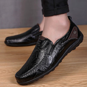 Mocassim Masculino Cannes Romenzi RZ731 em detalhe, calçado premium com design sofisticado, resistente e elegante para looks casuais ou sociais.