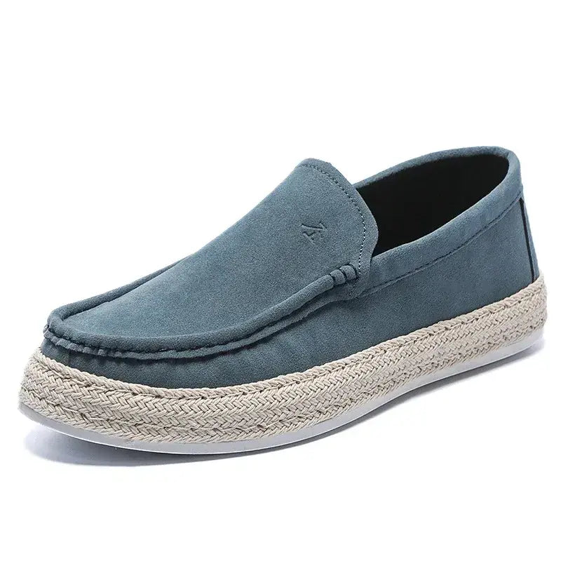 Mocassim masculino em materiais premium, com solado flexível e design clássico. Versátil para eventos casuais e sociais.
