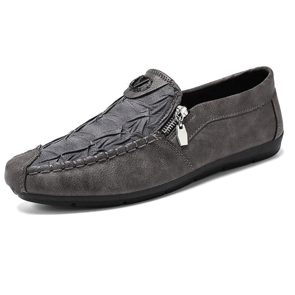 Mocassim Masculino Elegance Romenzi RZ733 em detalhe, calçado premium sofisticado e resistente, ideal para looks casuais e sociais com autenticidade.