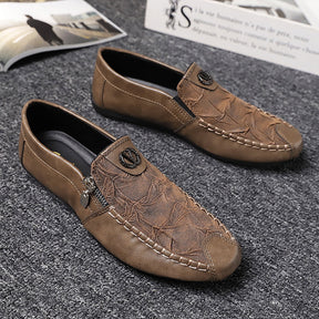 Mocassim Masculino Elegance Romenzi RZ733 em detalhe, calçado premium sofisticado e resistente, ideal para looks casuais e sociais com autenticidade.
