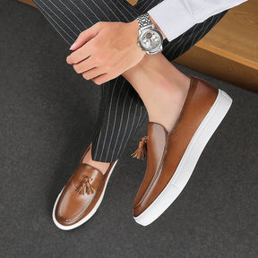 Mocassim Masculino Florença Romenzi RZ734 em detalhe, calçado premium sofisticado, resistente e versátil, ideal para composições casuais e sociais.