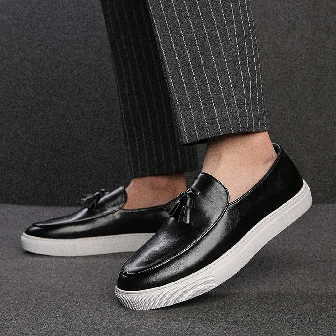 Mocassim Masculino Florença Romenzi RZ734 em detalhe, calçado premium sofisticado, resistente e versátil, ideal para composições casuais e sociais.