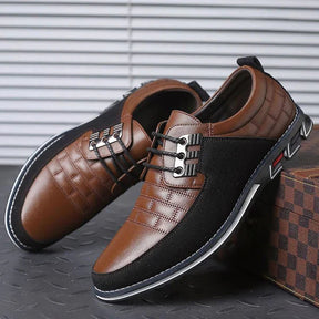 Mocassim Masculino Génova Romenzi RZ736 em detalhe, feito em couro premium, calçado sofisticado e resistente para visuais casuais ou formais com elegância.