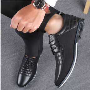 Mocassim Masculino Génova Romenzi RZ736 em detalhe, feito em couro premium, calçado sofisticado e resistente para visuais casuais ou formais com elegância.