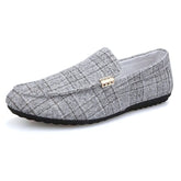 Mocassim Masculino Germany Romenzi RZ737 em detalhe, mocassim sofisticado em materiais de alta qualidade que oferece conforto, elegância e durabilidade.
