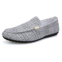 Mocassim Masculino Germany Romenzi RZ737 em detalhe, mocassim sofisticado em materiais de alta qualidade que oferece conforto, elegância e durabilidade.