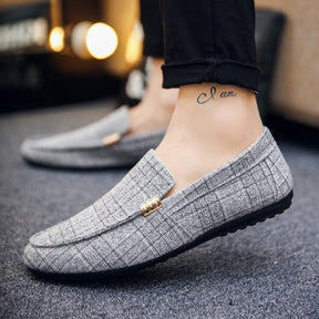 Mocassim Masculino Germany Romenzi RZ737 em detalhe, mocassim sofisticado em materiais de alta qualidade que oferece conforto, elegância e durabilidade.