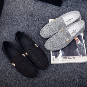 Mocassim Masculino Germany Romenzi RZ737 em detalhe, mocassim sofisticado em materiais de alta qualidade que oferece conforto, elegância e durabilidade.