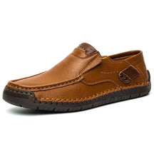 Mocassim Masculino Lyon Romenzi RZ740 em detalhe, calçado premium resistente e sofisticado, ideal para composições elegantes em momentos casuais ou formais.