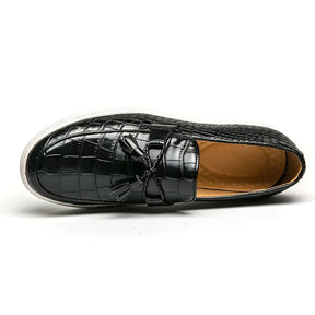 Mocassim Masculino Romenzi Oslo RZ741 em detalhe, modelo clássico em materiais de alta qualidade que oferece conforto, durabilidade e estilo refinado.