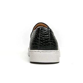 Mocassim Masculino Romenzi Oslo RZ741 em detalhe, modelo clássico em materiais de alta qualidade que oferece conforto, durabilidade e estilo refinado.