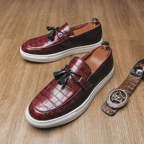 Mocassim Masculino Romenzi Oslo RZ741 em detalhe, modelo clássico em materiais de alta qualidade que oferece conforto, durabilidade e estilo refinado.