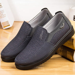 Mocassim Masculino Royal Romenzi RZ727 em detalhe, calçado premium sofisticado, resistente e versátil para looks casuais ou sociais com estilo.