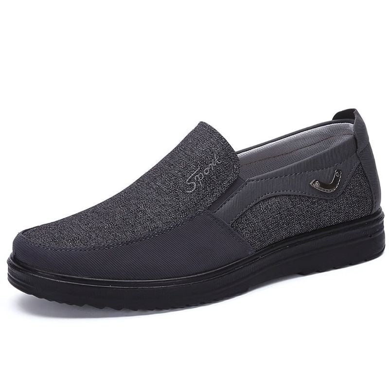 Mocassim Masculino Royal Romenzi RZ727 em detalhe, calçado premium sofisticado, resistente e versátil para looks casuais ou sociais com estilo.