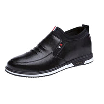 Mocassim Masculino Royal Romenzi RZ744 em detalhe, mocassim clássico em materiais de alta qualidade que oferece conforto, durabilidade e sofisticação.