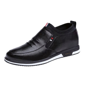 Mocassim Masculino Royal Romenzi RZ744 em detalhe, mocassim clássico em materiais de alta qualidade que oferece conforto, durabilidade e sofisticação.