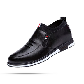 Mocassim Masculino Royal Romenzi RZ744 em detalhe, mocassim clássico em materiais de alta qualidade que oferece conforto, durabilidade e sofisticação.
