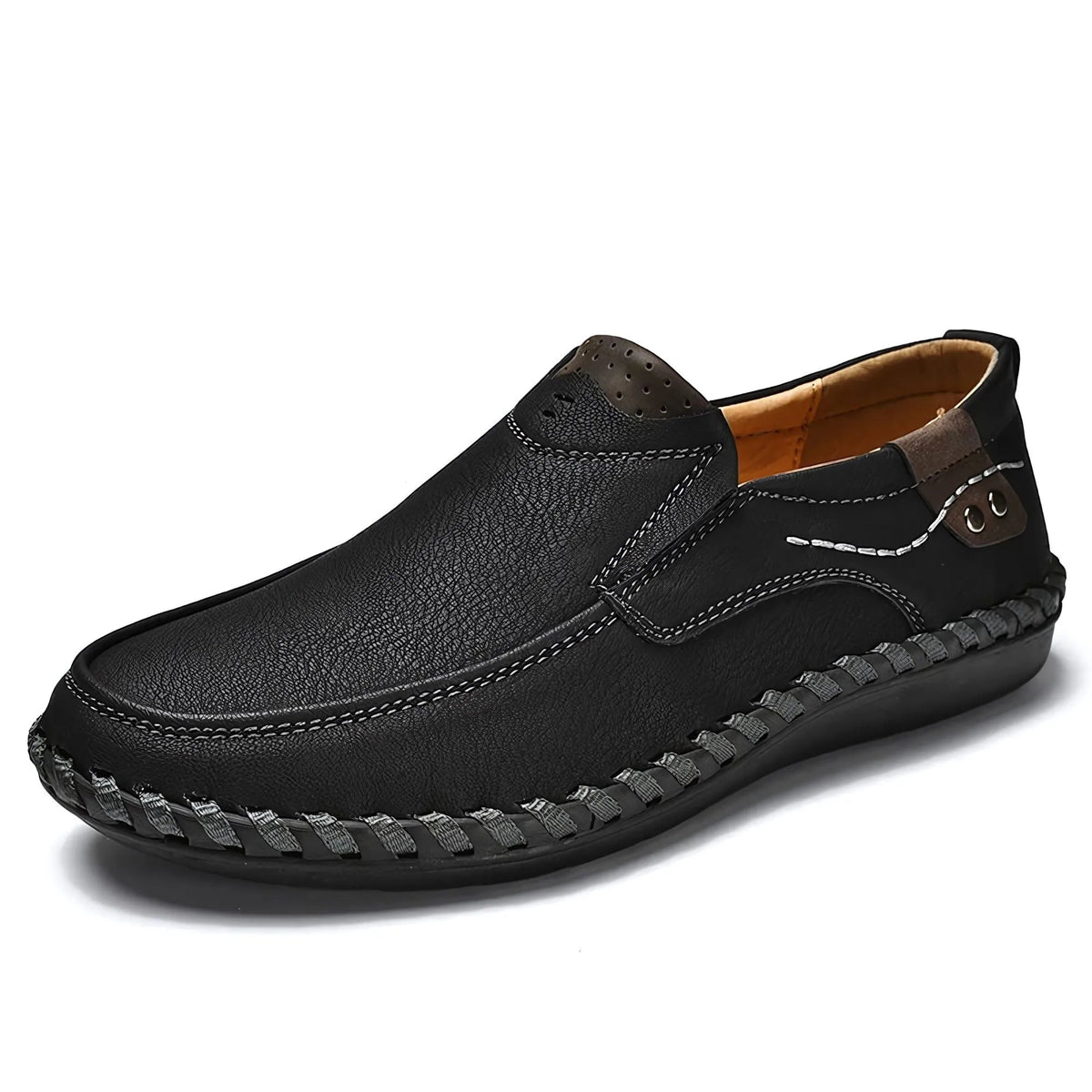Mocassim Masculino Santorini Romenzi RZ745 em detalhe, calçado premium que oferece conforto, resistência e estilo sofisticado para ocasiões casuais ou formais.