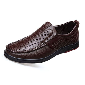Mocassim Masculino Spectre Romenzi RZ746 em detalhe, calçado sofisticado e resistente, com design clássico e moderno que valoriza produções casuais e sociais.