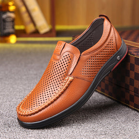 Mocassim Masculino Spectre Romenzi RZ746 em detalhe, calçado sofisticado e resistente, com design clássico e moderno que valoriza produções casuais e sociais.