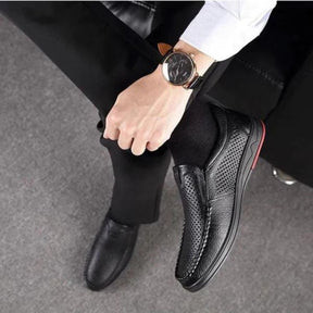 Mocassim Masculino Spectre Romenzi RZ746 em detalhe, calçado sofisticado e resistente, com design clássico e moderno que valoriza produções casuais e sociais.