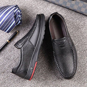 Mocassim Masculino Spectre Romenzi RZ746 em detalhe, calçado sofisticado e resistente, com design clássico e moderno que valoriza produções casuais e sociais.
