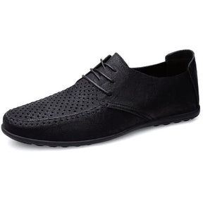 Mocassim Masculino Viena Romenzi RZ747 em detalhe, calçado sofisticado e resistente, com design minimalista que garante estilo versátil e elegante.