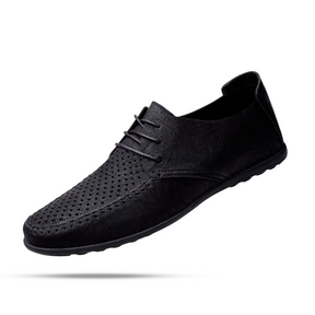 Mocassim Masculino Viena Romenzi RZ747 em detalhe, calçado sofisticado e resistente, com design minimalista que garante estilo versátil e elegante.