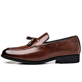Mocassim Masculino Zurique Romenzi RZ748 em detalhe, calçado premium de design clássico, elegante e resistente, ideal para ocasiões casuais e formais.