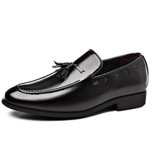 Mocassim Masculino Zurique Romenzi RZ748 em detalhe, calçado premium de design clássico, elegante e resistente, ideal para ocasiões casuais e formais.