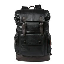 Mochila de Couro Masculina Brainly Romenzi RZ957 em detalhe, confeccionada em couro ecológico premium com compartimentos práticos e design sofisticado.