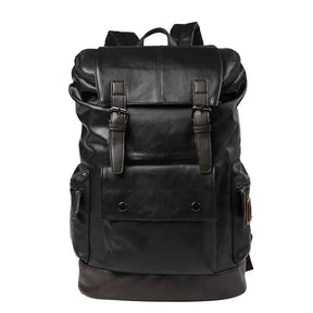 Mochila de Couro Masculina Brainly Romenzi RZ957 em detalhe, confeccionada em couro ecológico premium com compartimentos práticos e design sofisticado.