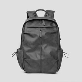 Mochila Executiva em Couro Romenzi Amsterdam RZ073 com design clean, couro de alta qualidade e compartimentos ideais para laptops e itens essenciais.