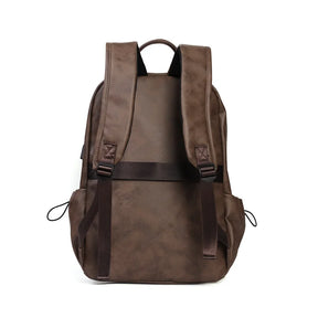Mochila Executiva em Couro Romenzi Amsterdam RZ073 com design clean, couro de alta qualidade e compartimentos ideais para laptops e itens essenciais.
