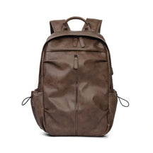 Mochila Executiva em Couro Romenzi Amsterdam RZ073 com design clean, couro de alta qualidade e compartimentos ideais para laptops e itens essenciais.